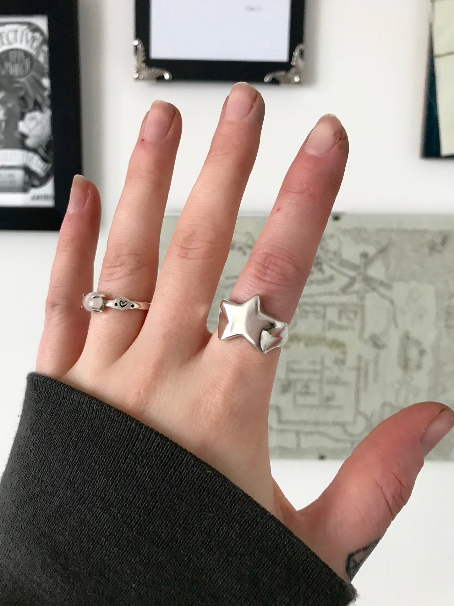 Star signet ring