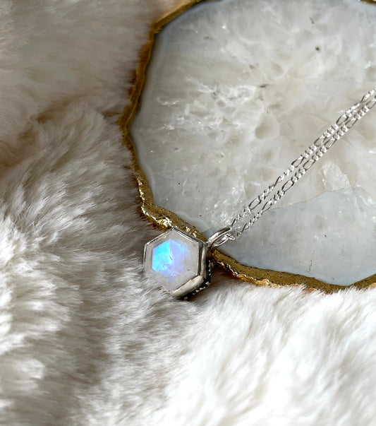 Small reliquary pendant with oak leaf detail
