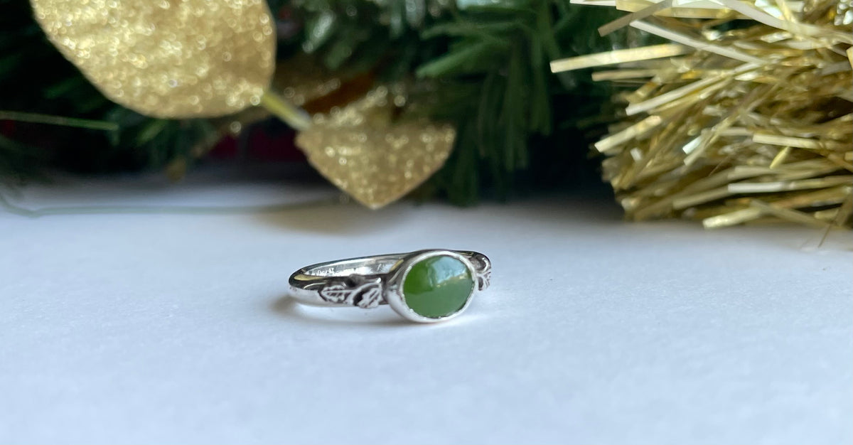 Nephrite jade - size M