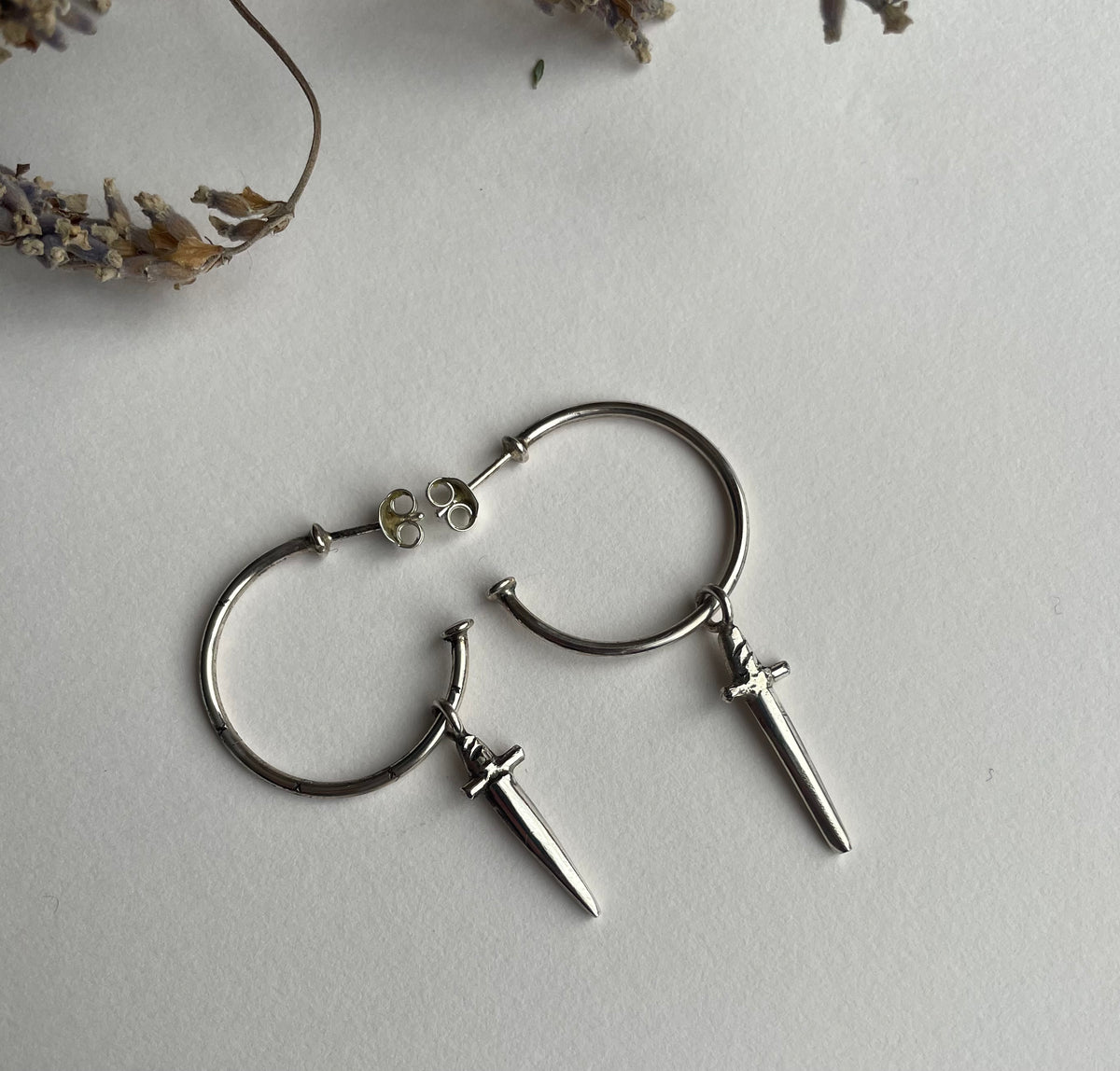Dagger hoops