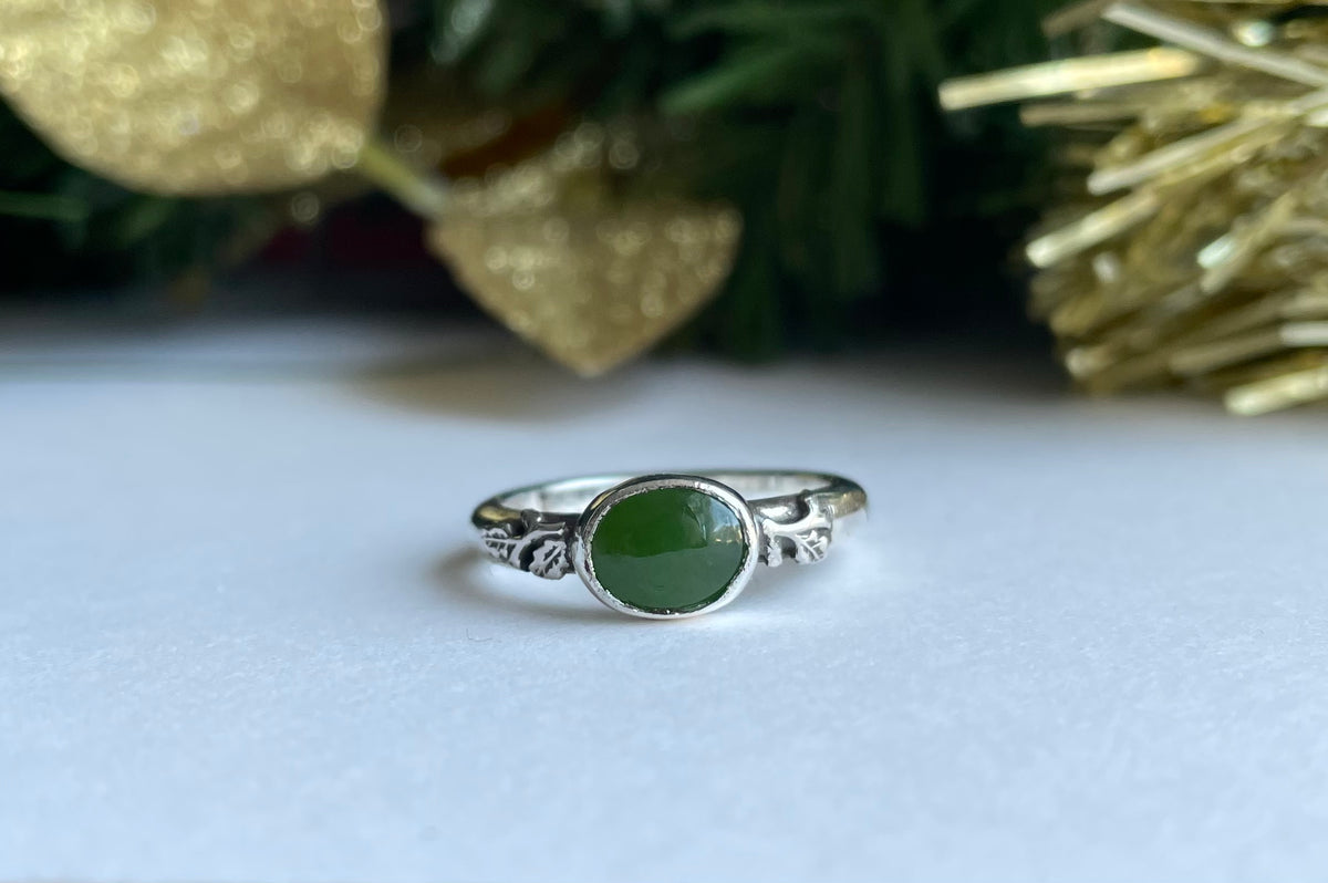 Nephrite jade - size M