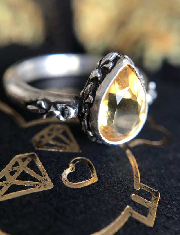 Fleur teardrop - 9ct yellow gold