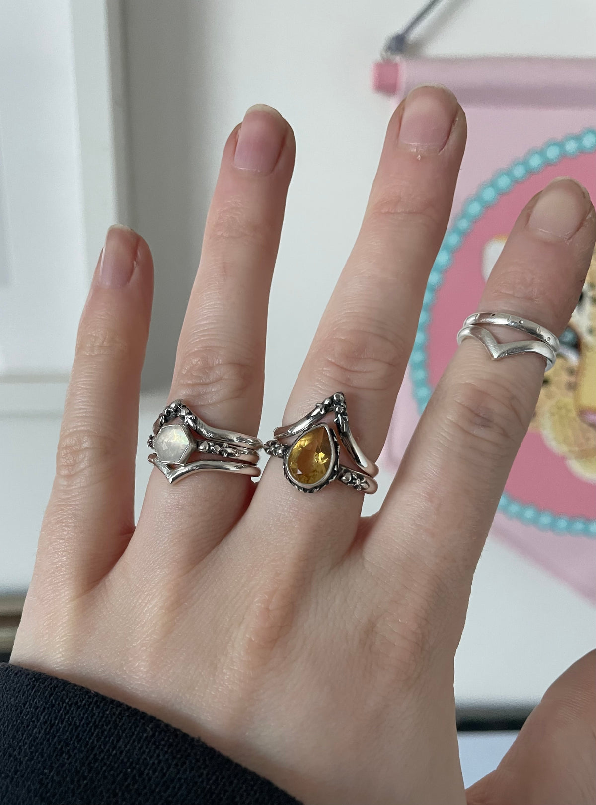 Exaggerated fleur wishbone