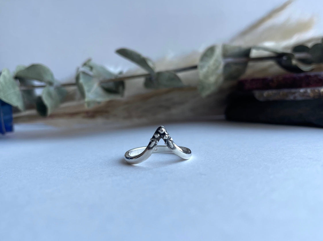 Exaggerated wishbone - 9ct yellow gold